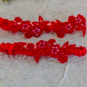 Wedding garter set. Red, elegant, and sassy!