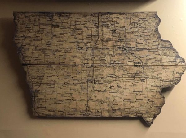 Iowa map on 3/4” pine wood – 2 sizes available