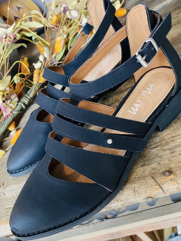 Woman’s Black Vintage Flats