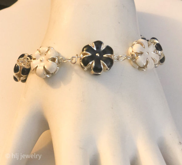 Black & White Garden 7.5 – Matching Bracelet & Earrings