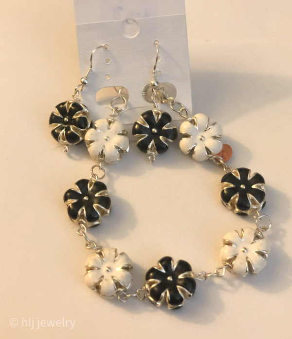 Black & White Garden 7.5 – Matching Bracelet & Earrings