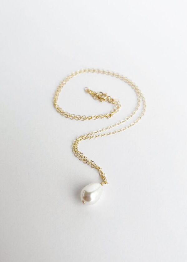 White Pearl Teardrop Pendant Necklace