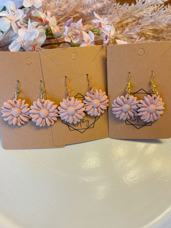 Blush Daisy Dangle