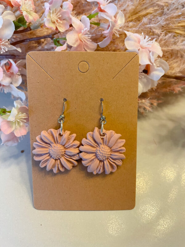 Blush Daisy Dangle