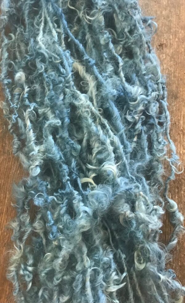 Indigo curls – handspun yarn, 20 yards