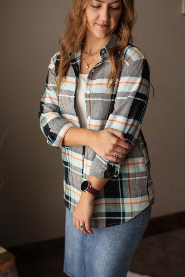 Black Navy Teal Plaid Button Up Shirt • Lg