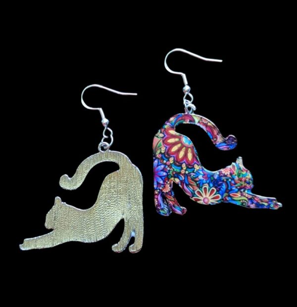 Mosaic Stretching Cat Earrings