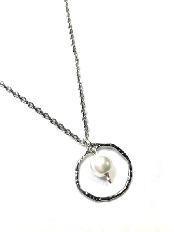 Handmade White Pearl & Metal Circle Pendant Necklace