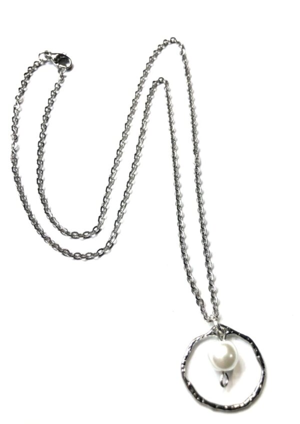 Handmade White Pearl & Metal Circle Pendant Necklace