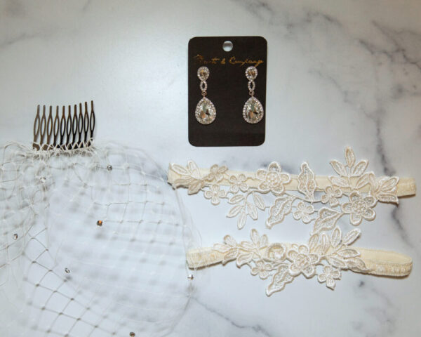 Elopement Set – Veil, earrings and garter
