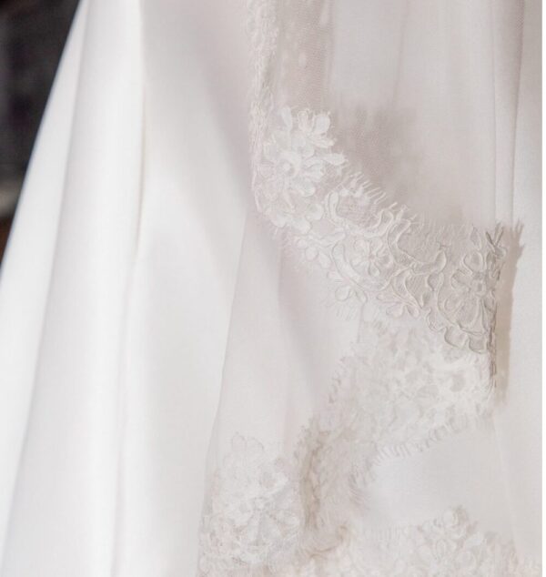 Mantilla Wedding Veil in Ivory