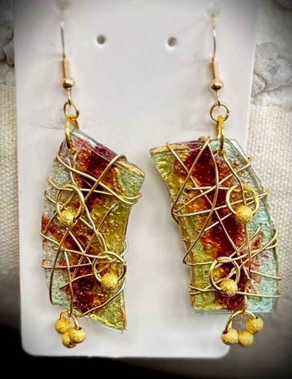 Wire-Wrapped Earrings Made from CD’s