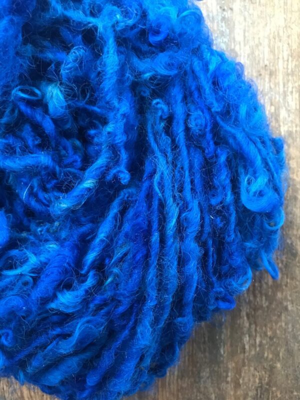 Royal Blue curls – handspun yarn, 20 yards