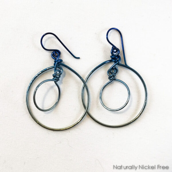 Niobium Rainbow Double Hoop Dangle Earrings – Shades of Blue