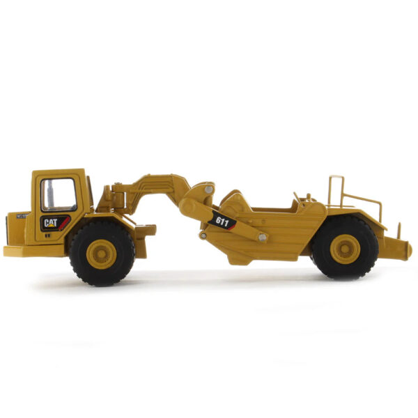 Diecast Masters 1:64 die cast CAT 611 Wheel Tractor Scraper