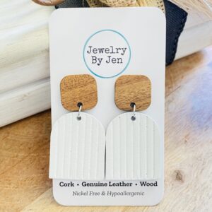 Wood Stud & Embossed Arch Earrings: White