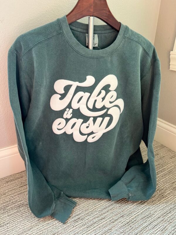 Take it easy with Puff Font Sweatshirt