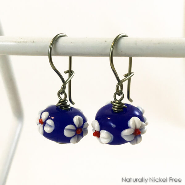 Blue Lampwork Earrings with White Daisy