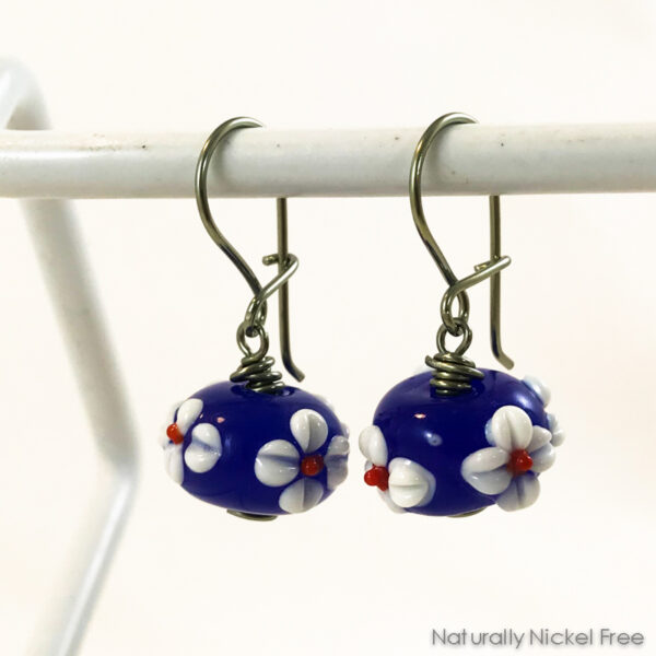 Blue Lampwork Earrings with White Daisy