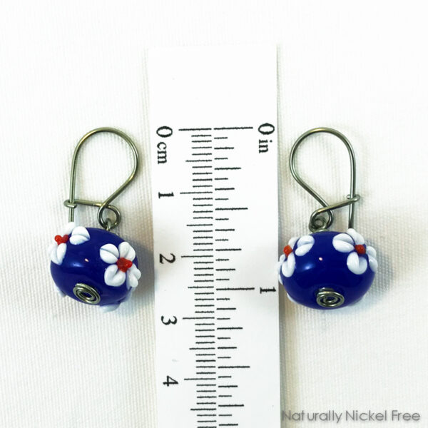 Blue Lampwork Earrings with White Daisy