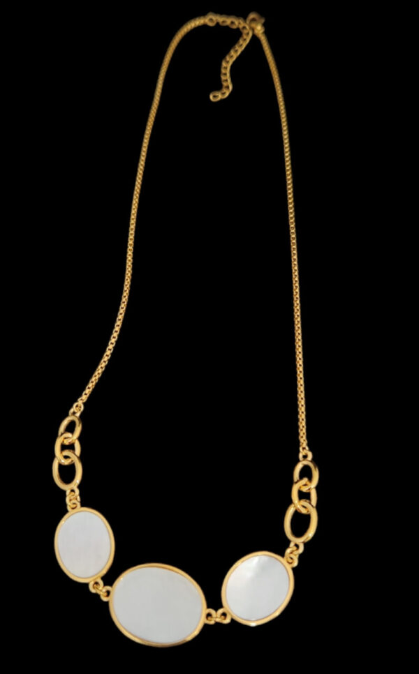 Shell Necklace with mother of pearl and gold-plated sterling silver